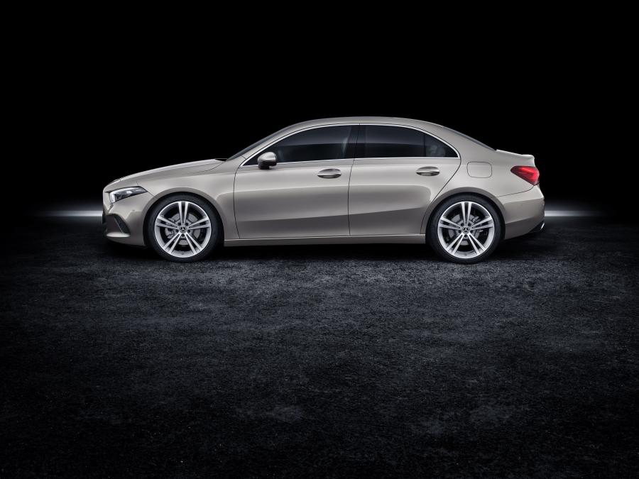  Mercedes-Benz A-Class Sedan (V177) 2018 года  (WW) (фото 5 из 19)